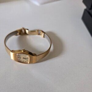 Women's analog watch